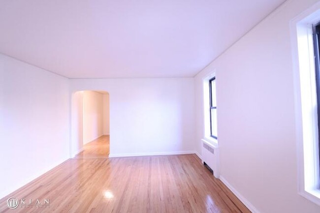 Building Photo - 2 bedroom in REGO PARK NY 11374