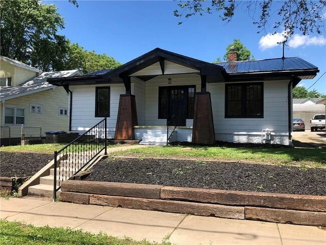 Building Photo - 816 Grandview Ave