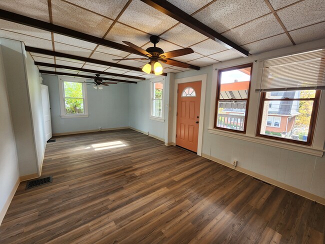 Building Photo - 1266 Clairhaven St
