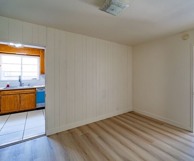 Foto del edificio - Beautiful 3 Bedroom/ 2 Bath Home $3,595/ Mo.