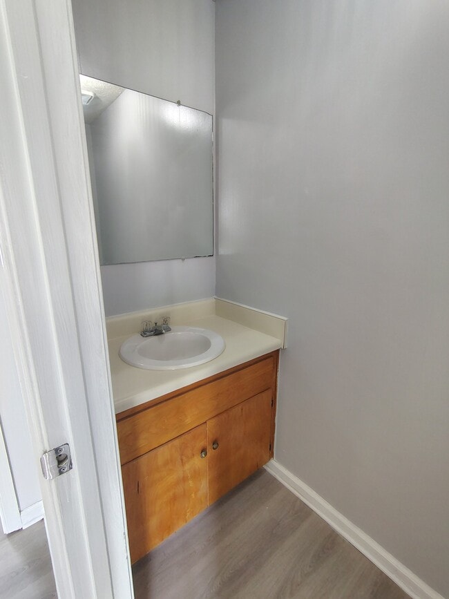 Building Photo - 16 Duiguid Dr