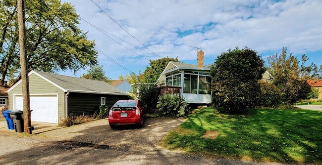 Foto del edificio - 1706 Ford Pkwy