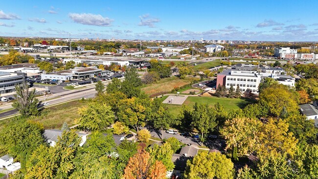 Foto del edificio - 435 Burdette Ct
