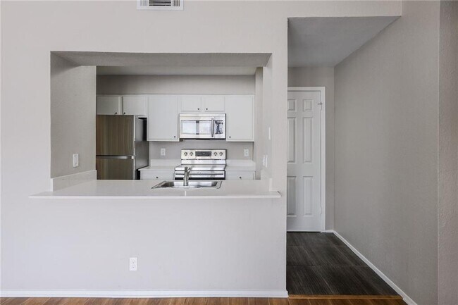 Foto del edificio - 807 W 25th St