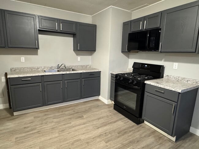 Foto del edificio - 3878 Johnson Ave