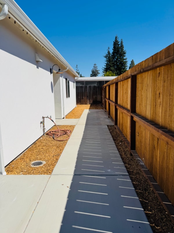 Building Photo - 5037 Kenmore Dr