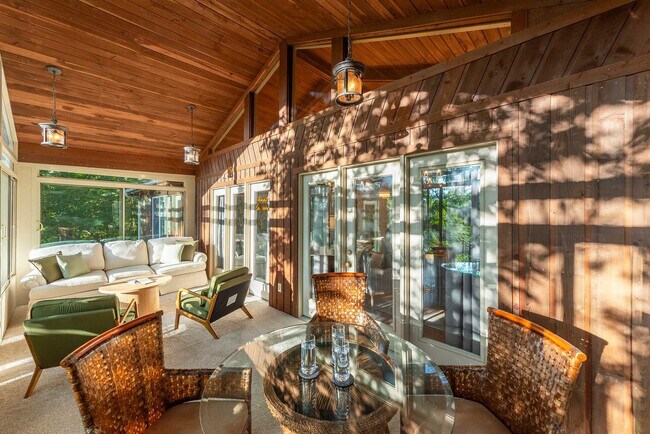 Building Photo - 1936 El Miner Dr