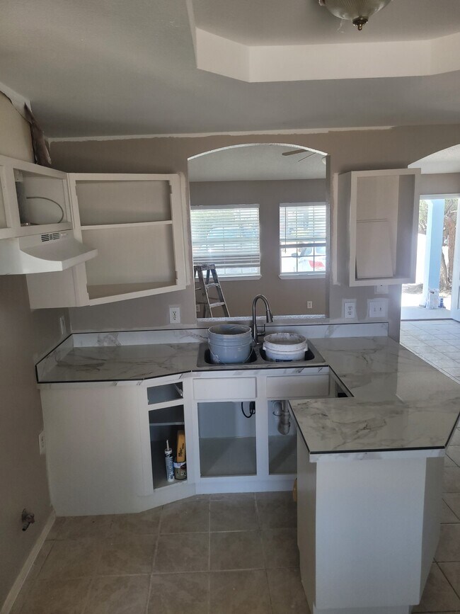 Building Photo - 211 Rio Rojo Dr