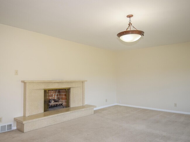Building Photo - 241 E 900 N