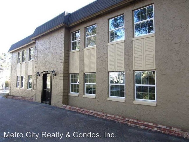Building Photo - 726 Edgewater Dr