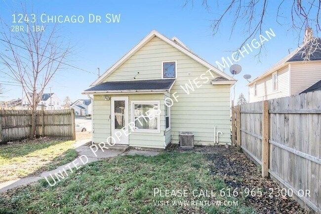 Building Photo - 1243 Chicago Dr SW