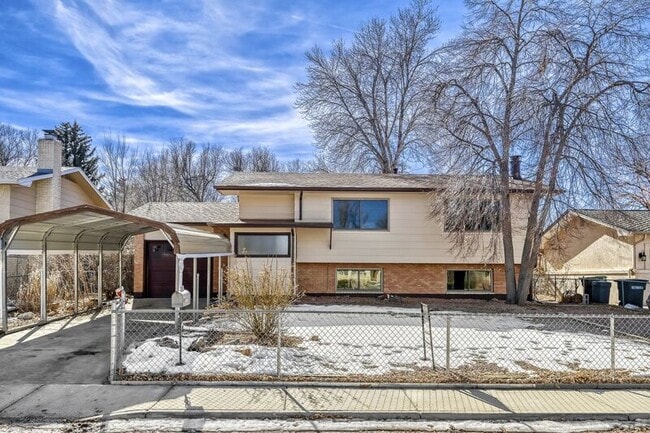 Building Photo - 313 Fay Dr