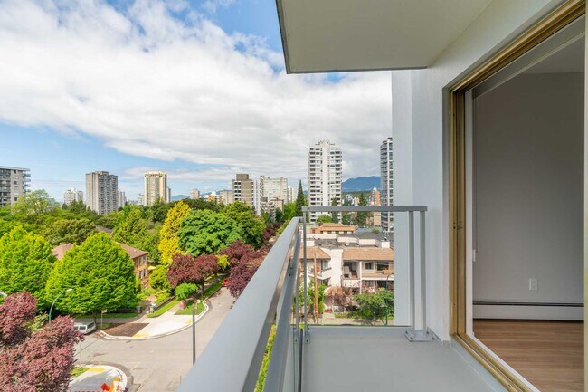 Building Photo - Casa Bella