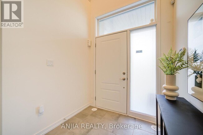 Building Photo - 46 Armillo Pl