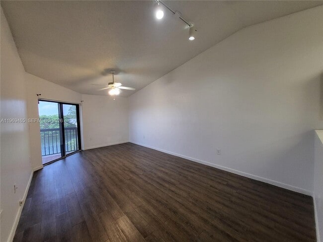 Building Photo - 9921 Nob Hill Ln