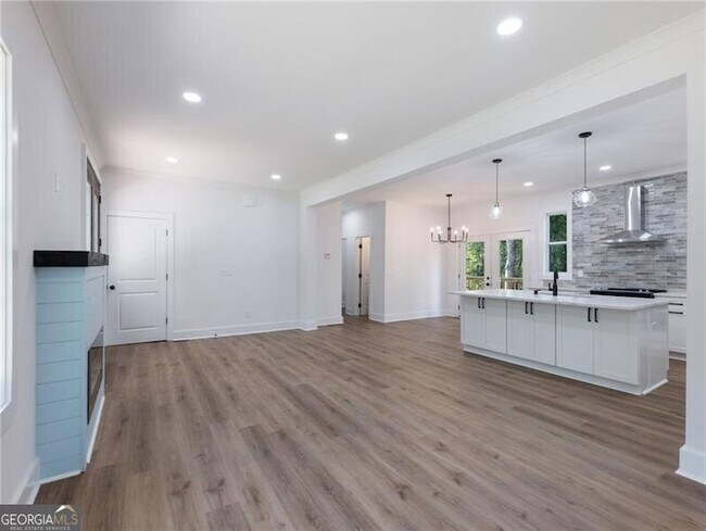 Foto del edificio - 2438 Shadburn Ferry Dr