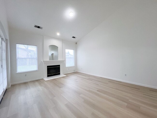 Foto del edificio - Newly Renovated 3 Bed, 2 Bath Home.