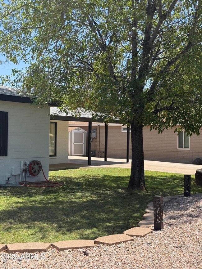 Building Photo - 7035 N 11th Pl