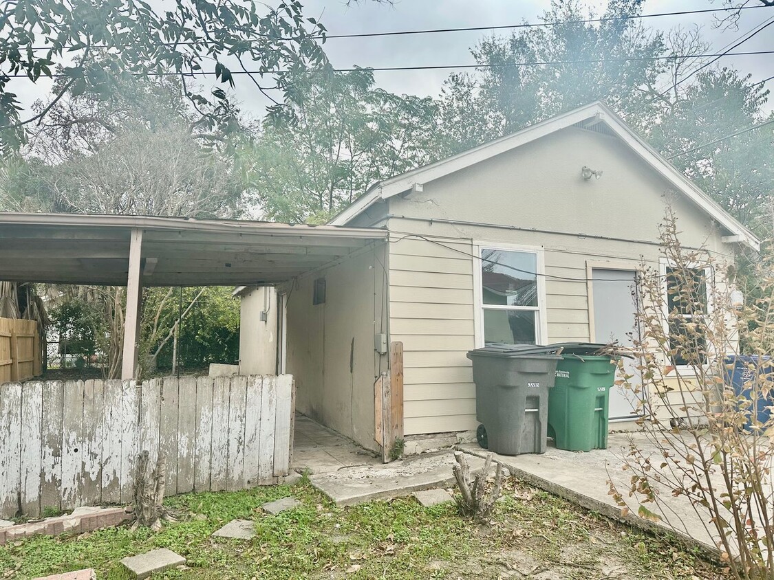 Primary Photo - Studio in Highland Park Area