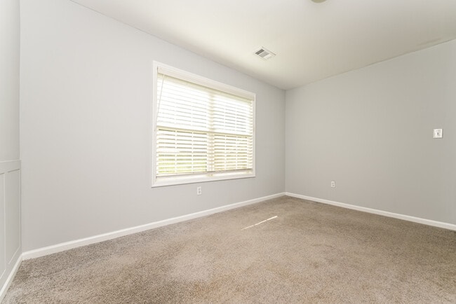 Building Photo - Fantastic 4bd/2ba home! Let yourself in!