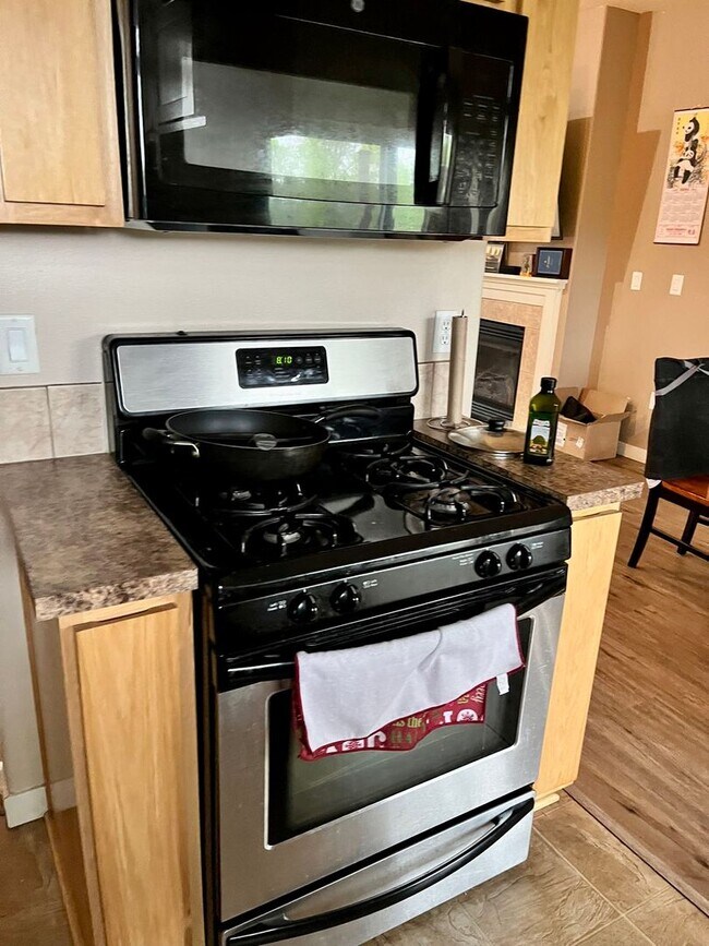 Foto del edificio - 4823 SW Roseberry St