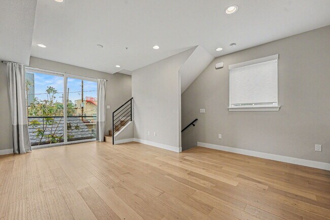 Foto del edificio - Newer Construction Townhome Available Now!