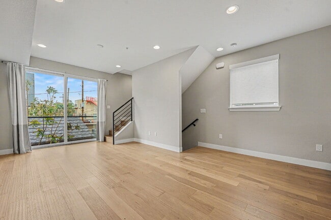 Building Photo - Newer Construction Townhome Available Now!