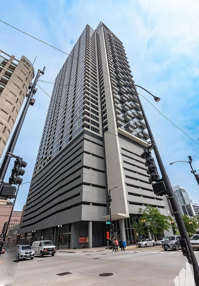 Building Photo - 235 W Van Buren St