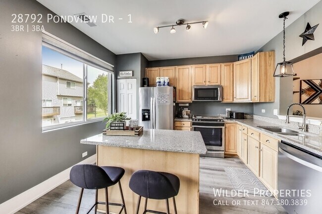 Foto del edificio - 28792 Pondview Dr