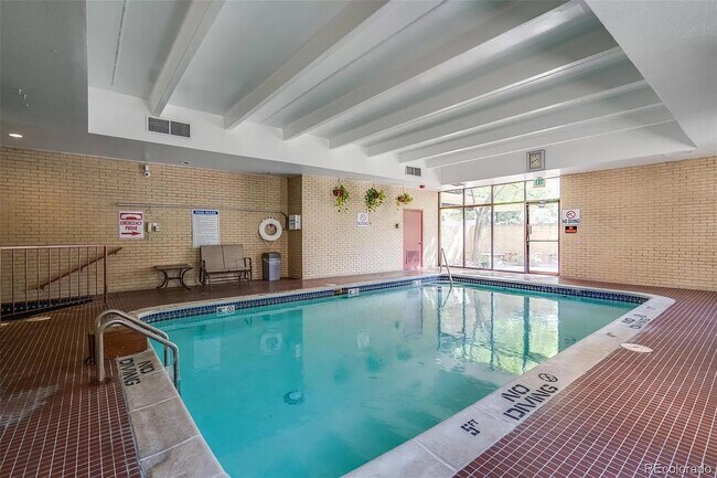 Building Photo - 800 N Pearl St