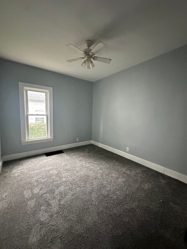 Building Photo - Updated home in the historic west side