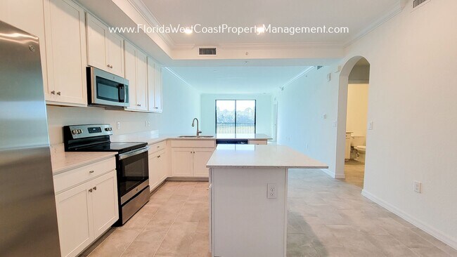 Foto del edificio - 7-12 MONTH LEASE! UNFURNISHED MOVE IN READY! LAKEWOOD NATIONAL!