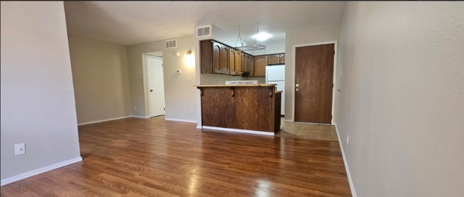 Building Photo - 3131 W Cochise Dr
