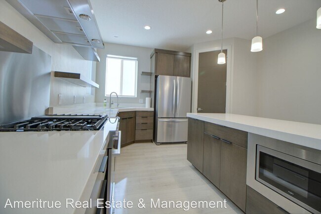 Building Photo - 3 br, 3.5 bath House - 636 Augusta Drive