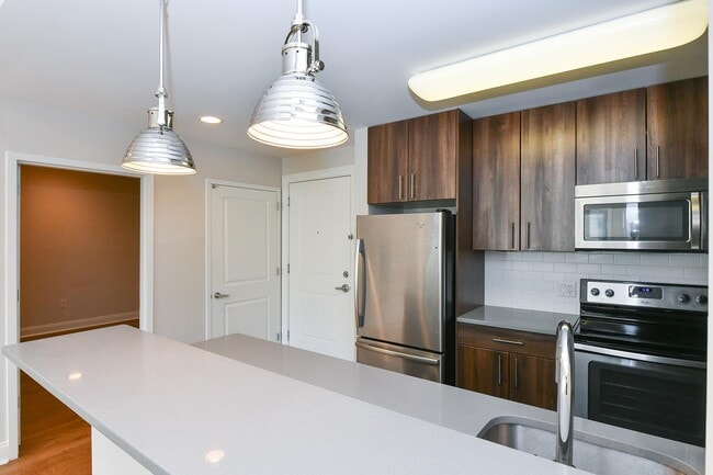 Building Photo - 100 Marshall St