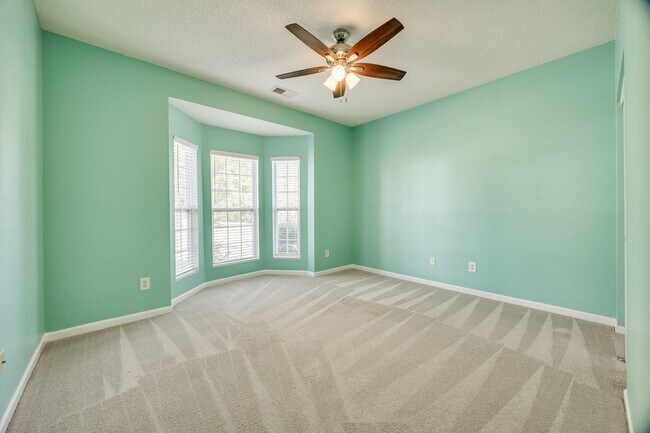 Foto del edificio - Well maintained 3 bedroom 2 bath home with...