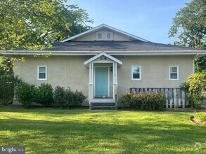 Building Photo - 218 Linden Ave