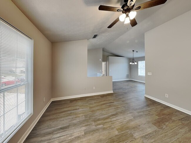 Foto del edificio - 4145 Riverbank Ct