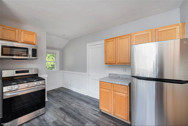 Building Photo - 4 br, 1 bath House - 817 Dorchester Avenue...