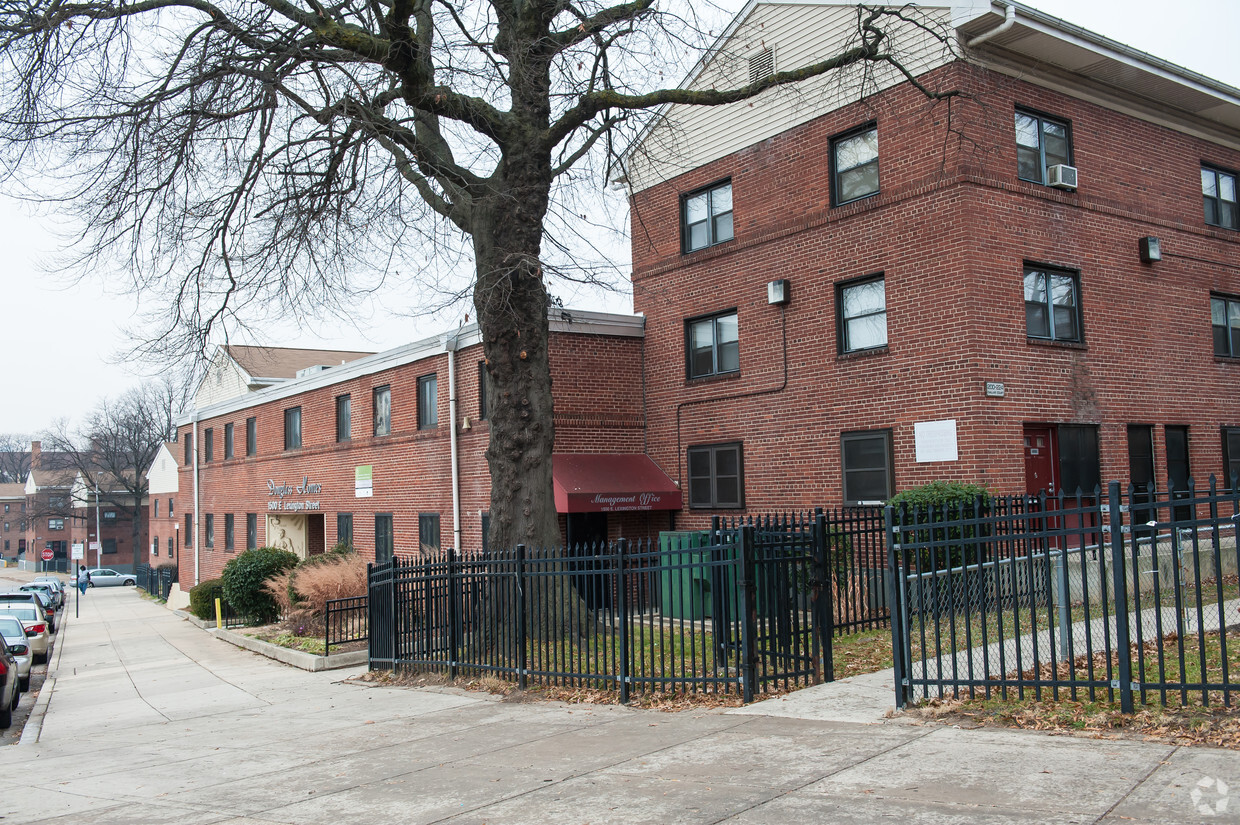 Foto del edificio - Douglass Homes