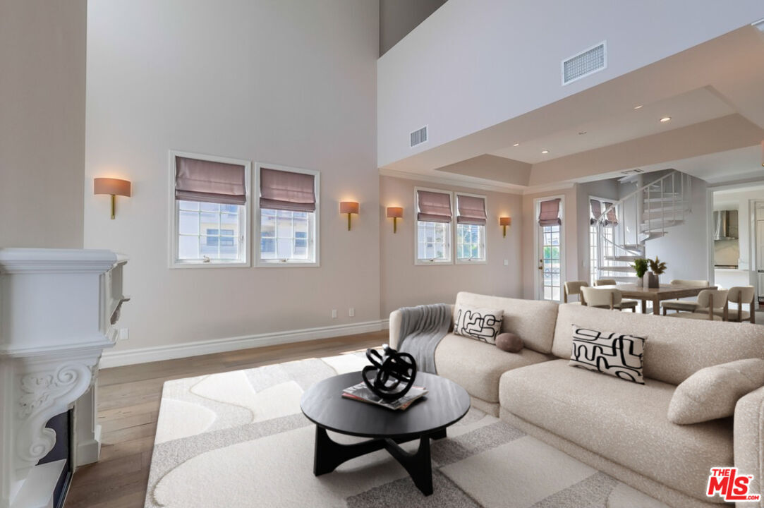 Foto principal - 1379 Midvale Ave