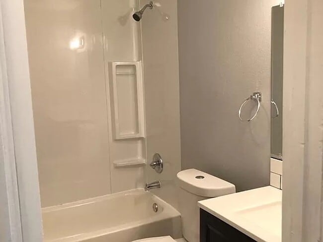 Building Photo - 1433-1433 Mahlow Dr