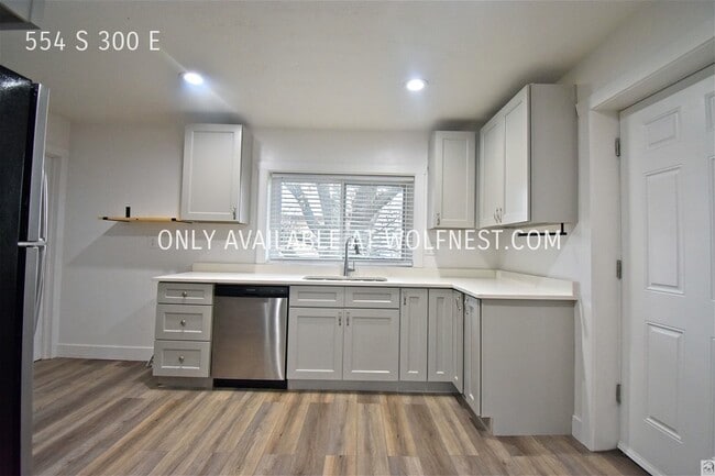 Building Photo - Remodeled 4 Bed Provo Home! No Deposit Opt...