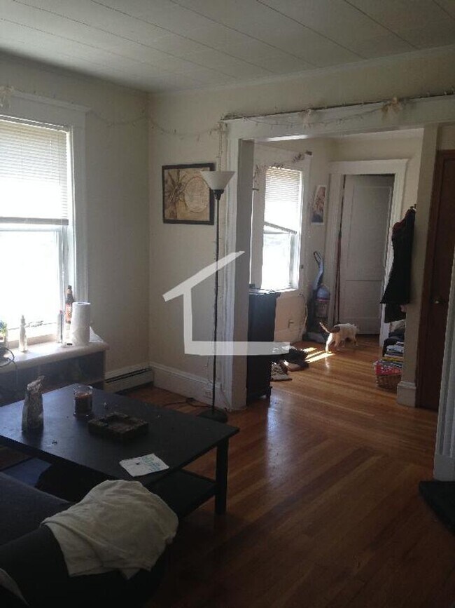 Building Photo - 4 bed. 2 Bath Apartment in Brighton. Laund...