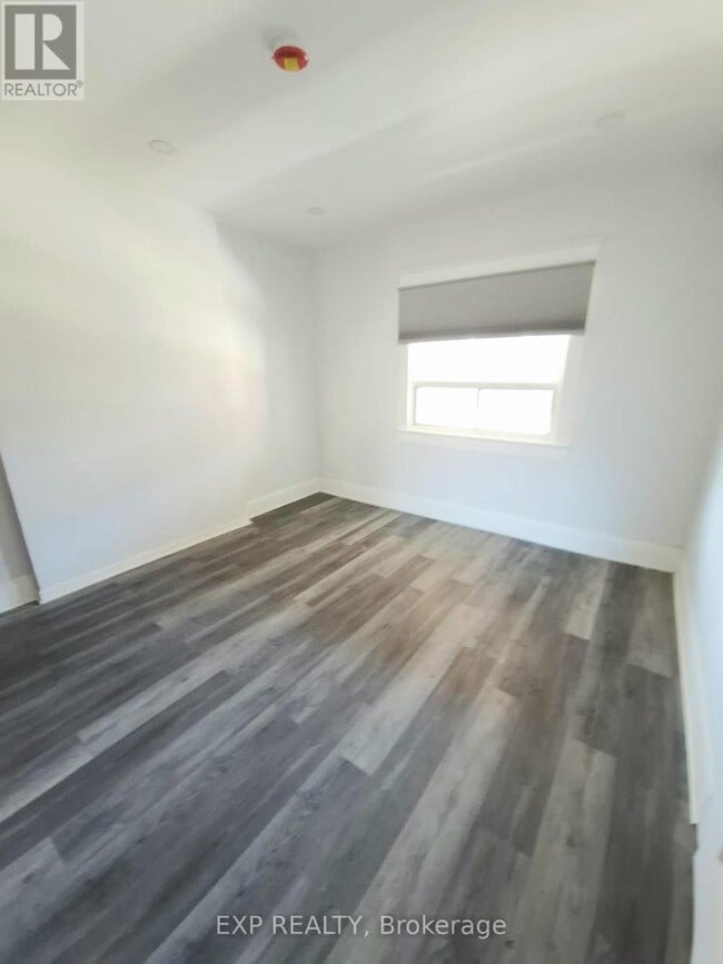 Building Photo - 137 Glenmore Rd