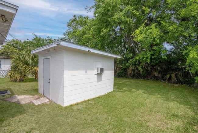 Building Photo - 20 Rollins Ave