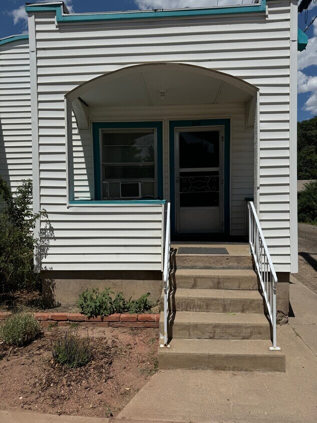 Primary Photo - 214 E Pitkin Ave