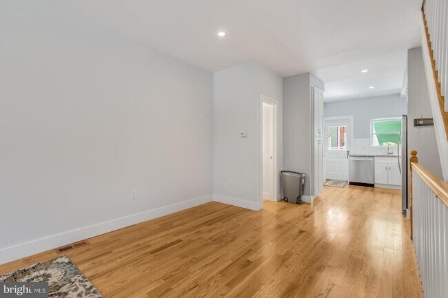 Foto del edificio - 2446 S Opal St