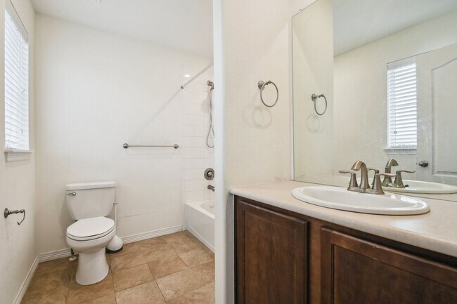 Foto del edificio - Charming 4BR House in Parker with 900 sq f...