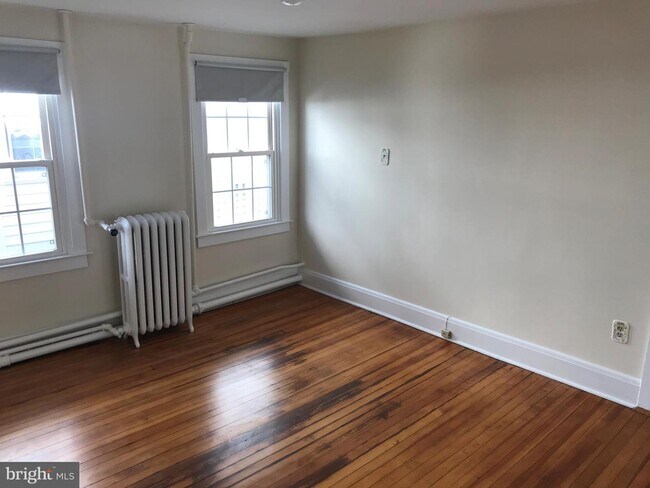 Building Photo - 202 W Bel Air Ave